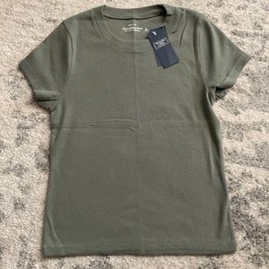 Abercrombie size small ribbed tee new with tags